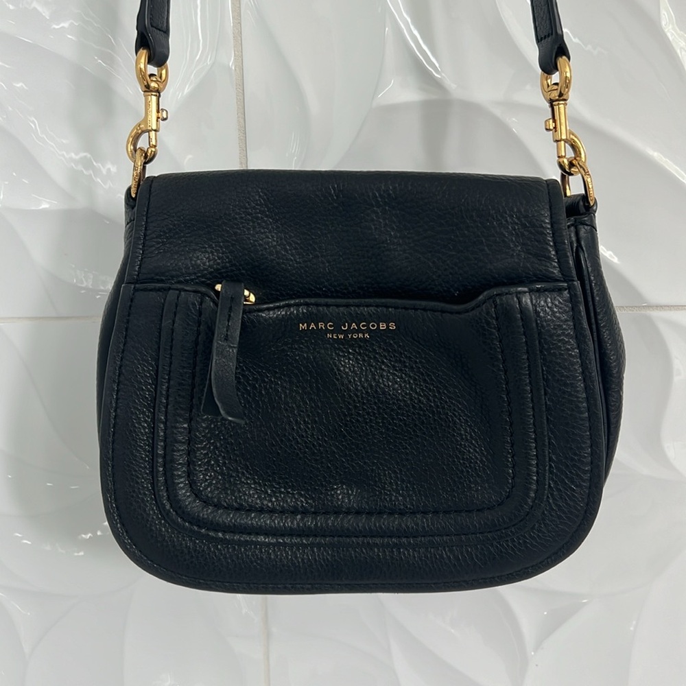 Marc Jacob’s pebble crossbody bag in black. In good condition